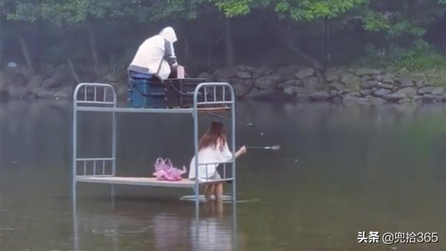 垂钓玩出新花样，垂钓鱼技巧（四川一大爷垂钓玩出了新花样）