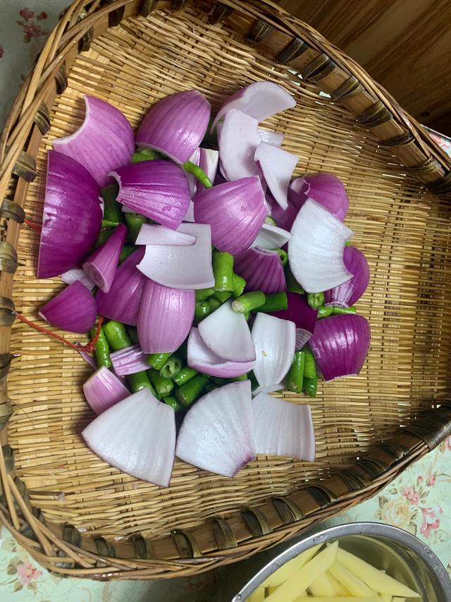 干锅兔的正宗做法，分享一下好吃的家常干锅兔做法