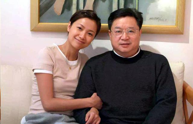 徐静蕾结婚了吗，徐静蕾不婚主义（给王朔买房让他软饭硬吃）