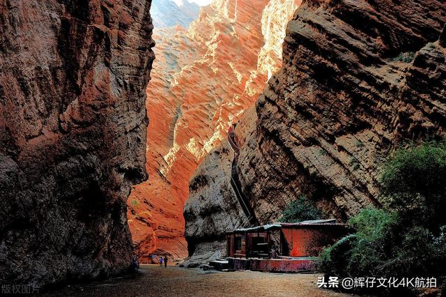 天山峡谷独库公路最美景点，天山山脊上的一条风景大道