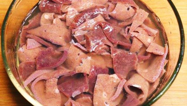 怎样炒猪肝嫩又好吃不腥，炒猪肝鲜嫩不柴有诀窍