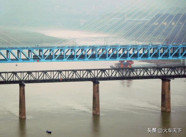 川黔铁路现在起点在哪，曾经客货并重的川黔铁路