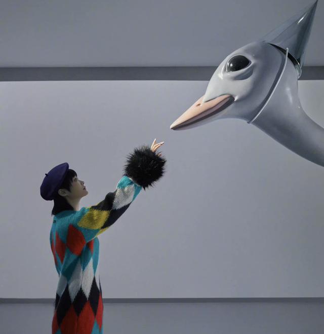 李宇春为什么坐轮椅受伤，38岁李宇春身患重病