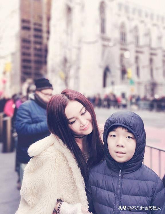 李嘉欣和儿子最近照，李嘉欣儿子或继承4百亿