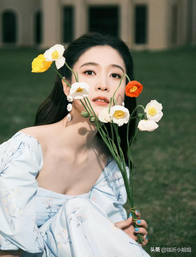 张雪迎惊艳造型，阳光俏丽的唯美