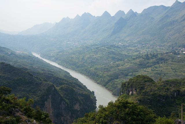 贵州最美的公路介绍，壮美的贵州遵义大发渠特大桥