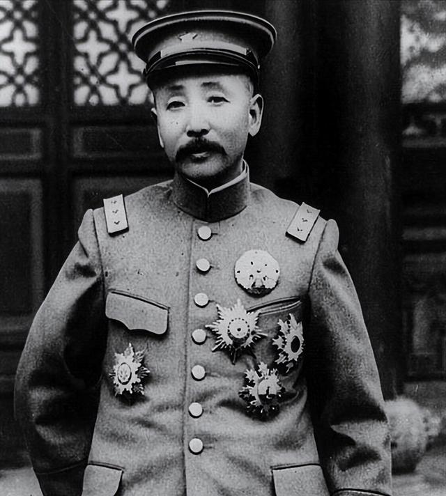 张学良扔银元杀杨宇霆，张学良六掷银元杀杨宇霆