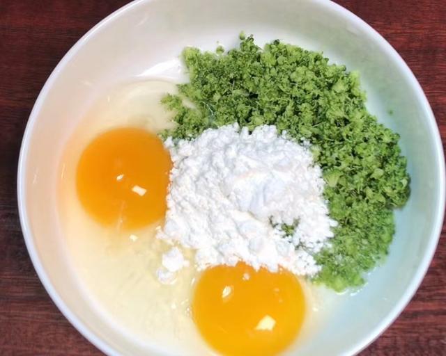 在家里怎么做香酥大虾，炸大虾，有人用面粉有人直接炸