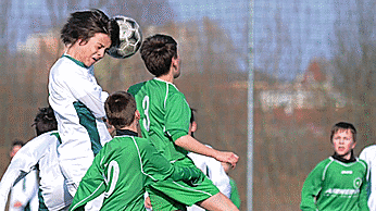 头球标准动作图解，头球的基础知识及如何防守头球