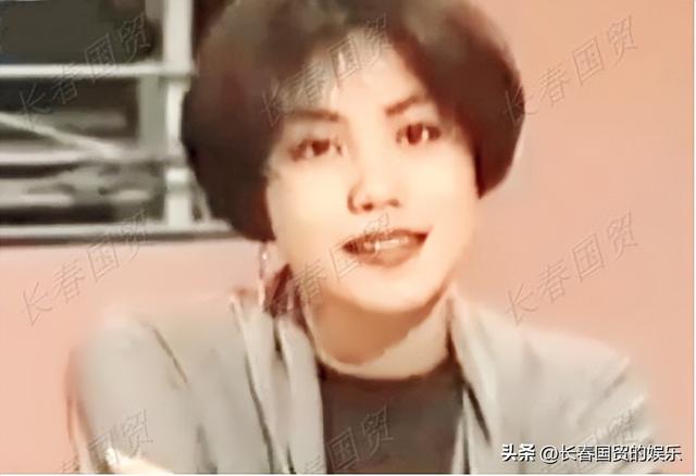 王菲年轻惊艳的照，王菲24岁青涩照曝光