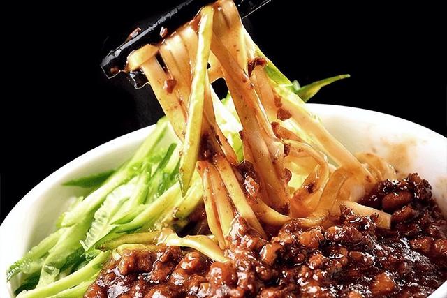 介绍一种特色美食北京烤鸭，北京烤鸭太好吃了