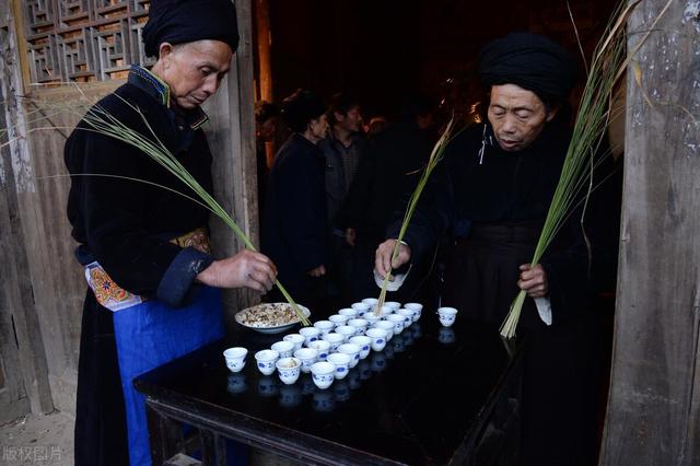 苗族下蛊是真的存在嘛，苗族巫蛊术真的存在吗