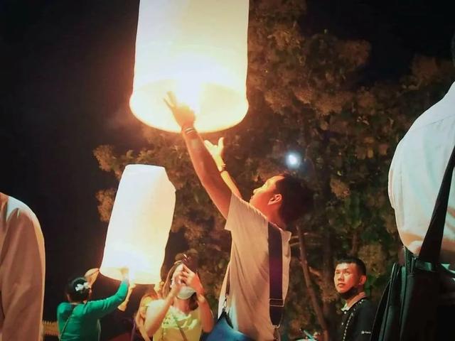 缅甸点灯节完整，实拍缅甸点灯节盛况