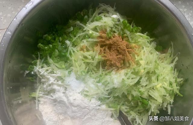 炸素萝卜丸子的做法，炸素萝卜丸子怎么炸才会又酥又脆