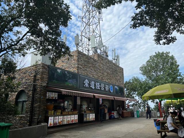 紫金山爬山最佳路线图夜爬，爬山人员小到三四岁的