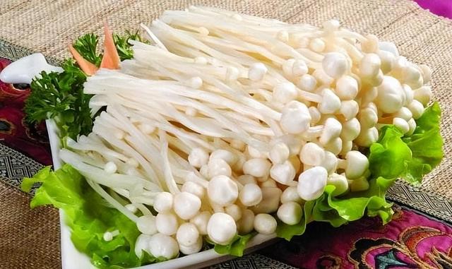 金针菇怎么做好吃，金针菇的最简单好吃的做法（分享金针菇的三种吃法）