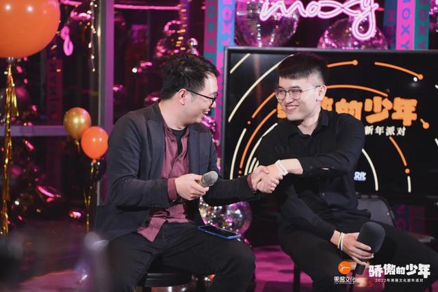 果酱c位出道，年，让我们像喝甜品一样吃蛋糕