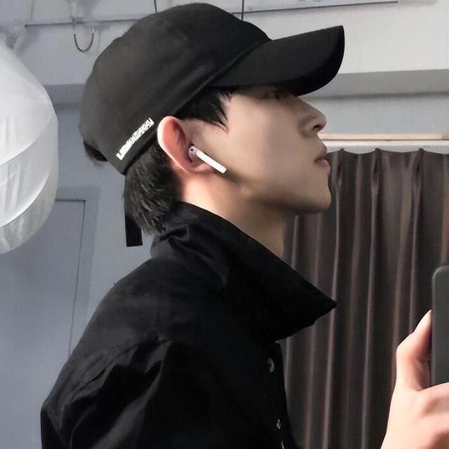 高冷男神必备头像背影小学生，青春满满的孤独感少男头像