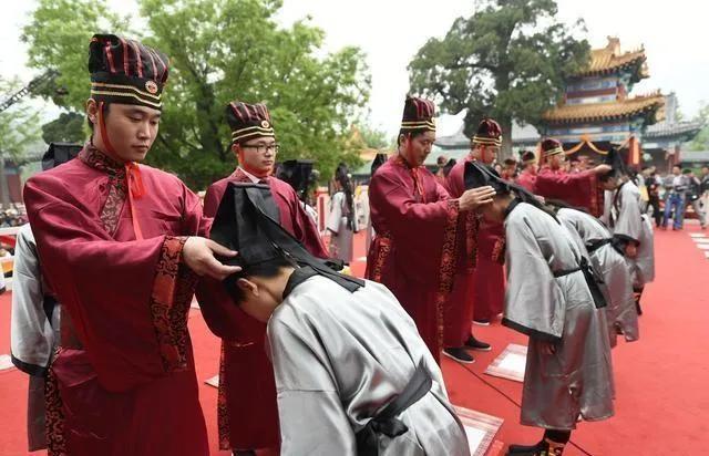 古时男子多少岁行冠礼，古代男子20岁行什么礼