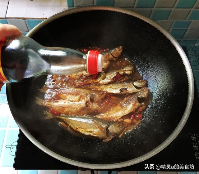 小海鱼怎么做好吃，小海鱼怎么煮才好吃（小黄鱼的简单好吃做法）