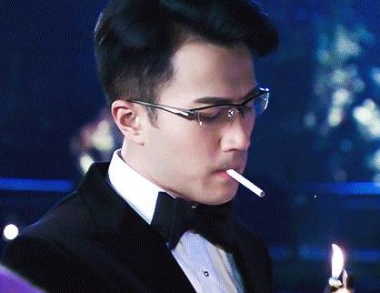 盘点那些眼睛里有星辰大海的男星，那些戴上眼镜就有斯文败类感觉的男星