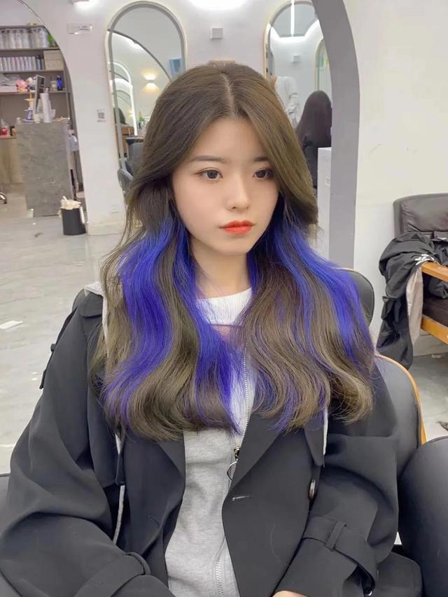 适合染发尾的蓝色系发色，可爱与成熟尽在掌握