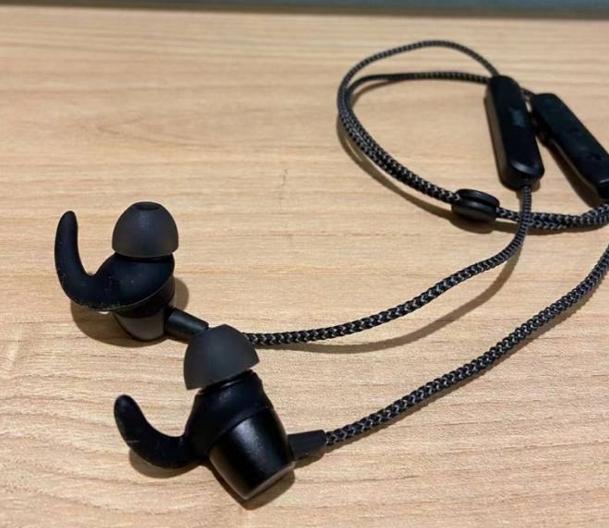 挂脖式蓝牙耳机，挂脖式无线蓝牙耳机评测（2023高音质挂脖式蓝牙耳机排行）