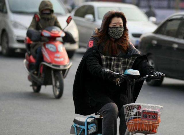 为什么电动车挡风被禁用，电动车禁用挡风被、遮阳伞
