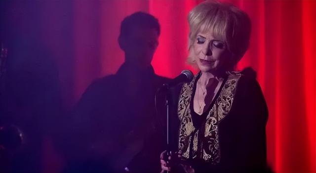 五位名人身体发生意外，世界上仅剩10位铁肺人