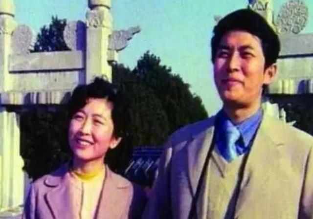 唐国强的妻子是谁，唐国强两段婚姻（唐国强前妻和现任是谁）