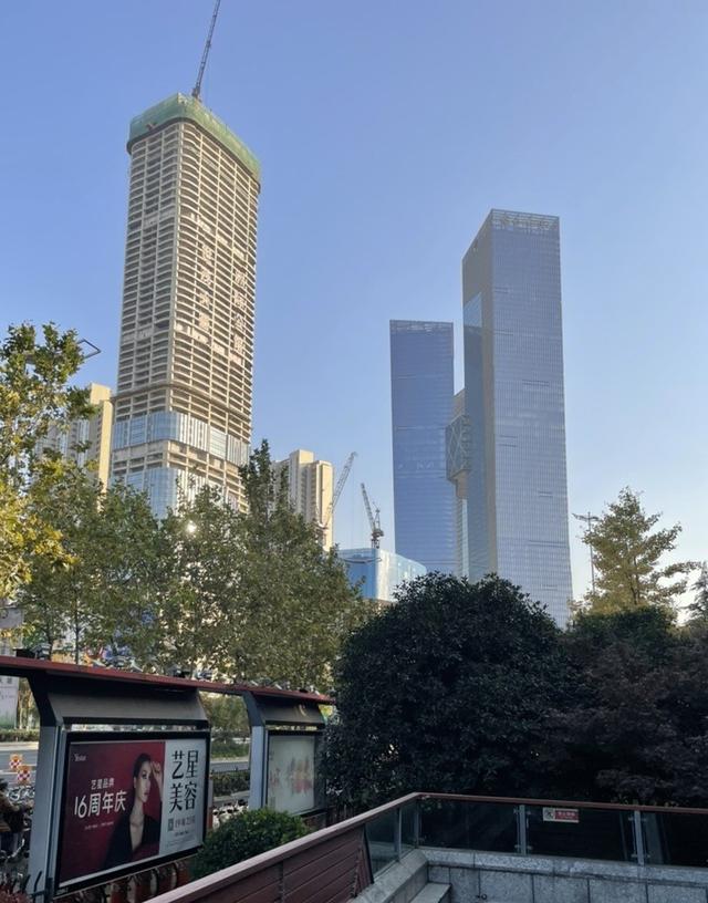 六朝古都十朝都会，南京第一高楼为什么不能再高