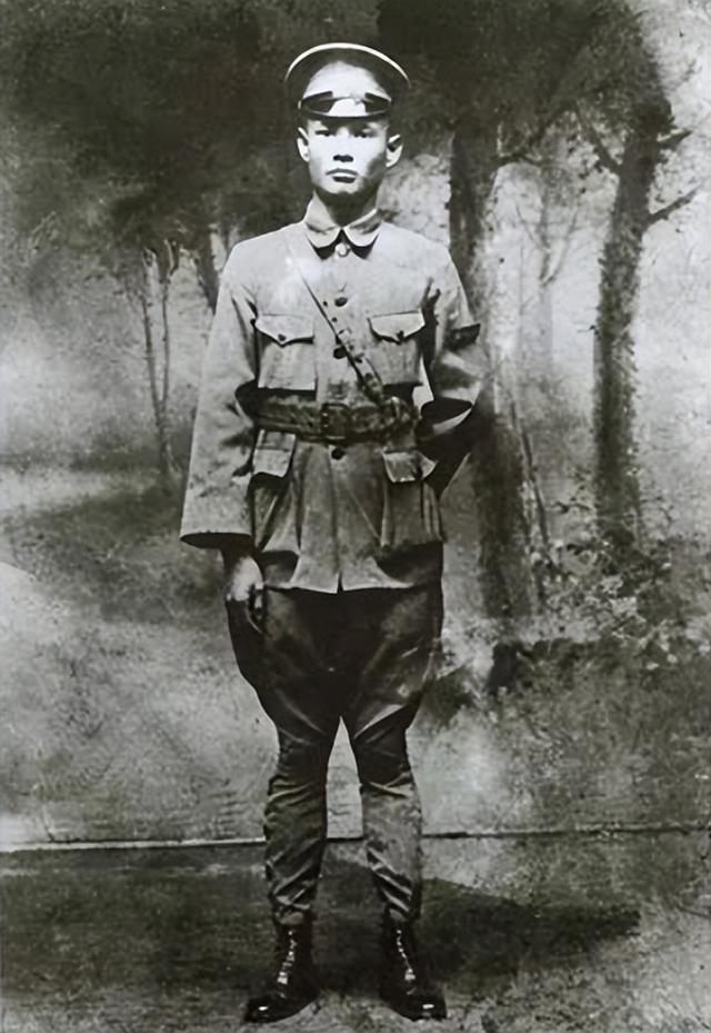 开国大将和开国元帅区别，对比开国第一大将与排名第十元帅各时期的职务与功绩