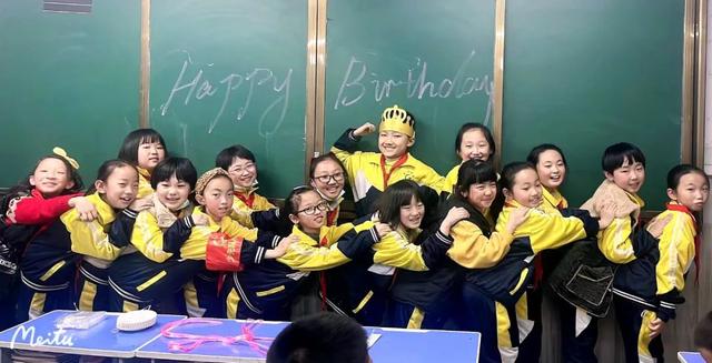 学生给老师过生日感言，恩师寿宴致词范文<建议收藏>