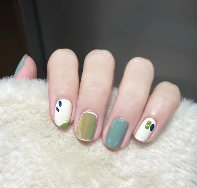 简直太美了非常显手白的一款美甲，20款早春美甲分享