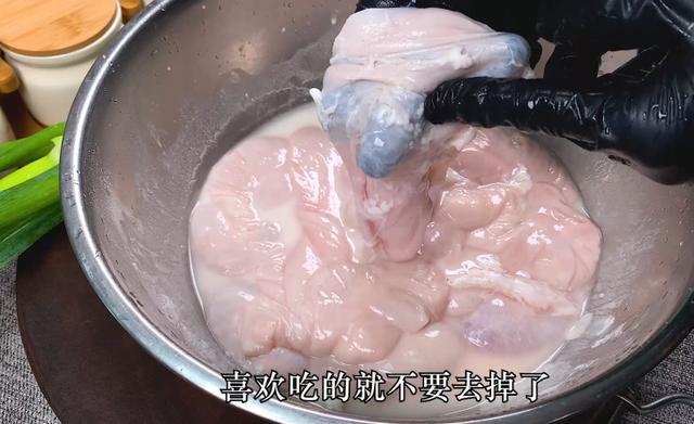 酸菜肥肠的做法，酸菜焖肥肠做法