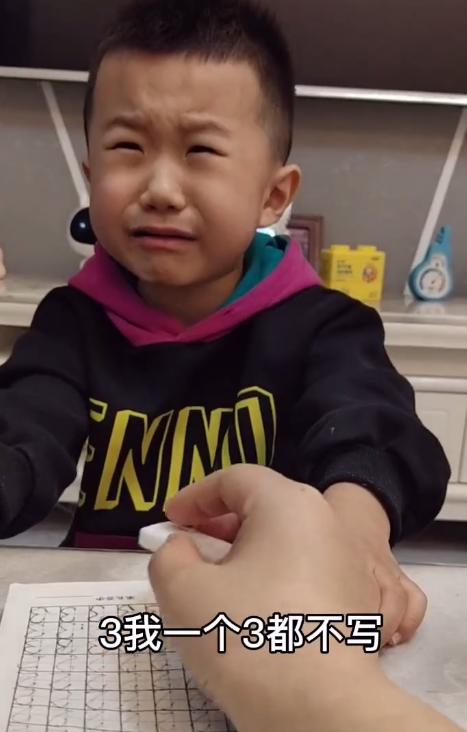 小娃娃惊讶表情包，火遍全网的表情包萌娃