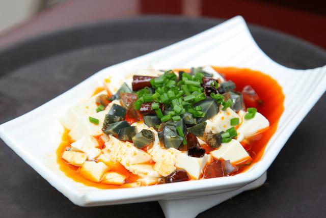 皮蛋怎样凉拌好吃，凉拌皮蛋是怎样做才好吃