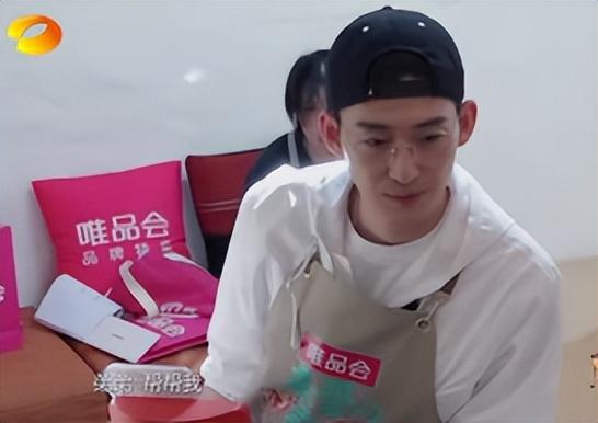 林心如周杰吃瓜，林心如：控诉周杰强吻