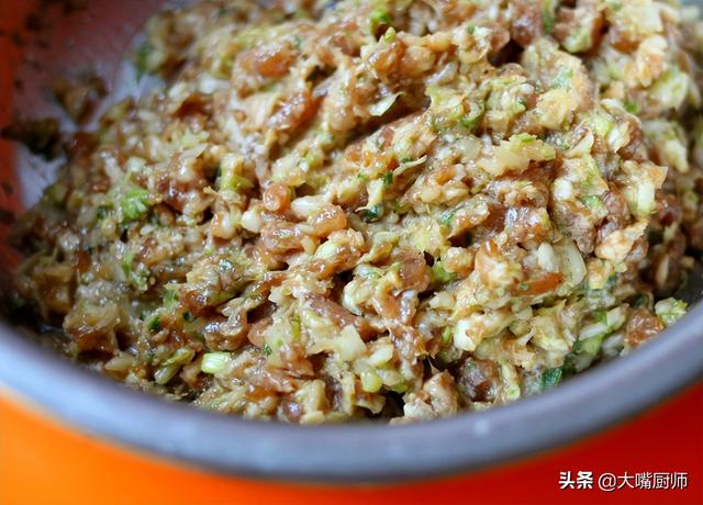 饺子汤汁怎么调，饺子馅怎么调才能有汤汁最好吃（调饺子馅想要口口爆汁）