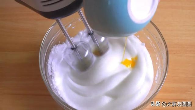 鸡蛋饼怎么煎又嫩又好吃，教你煎出软蓬蓬的鸡蛋饼