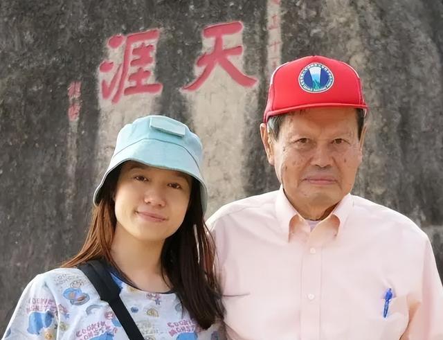 杨振宁和翁帆关系好吗，杨振宁和翁帆携手18年