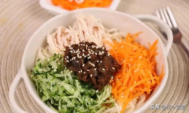 鸡丝面怎么做出来最好吃，鸡丝汤面：冬天来一碗