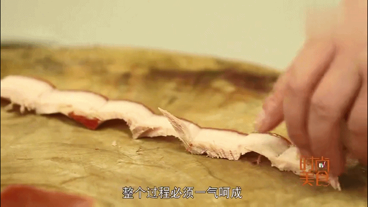 扣肉是哪里的菜，扣肉哪个城市最好吃最有名（为什么芋头会成为“扣肉”这道广东传统名菜中必备的搭配）