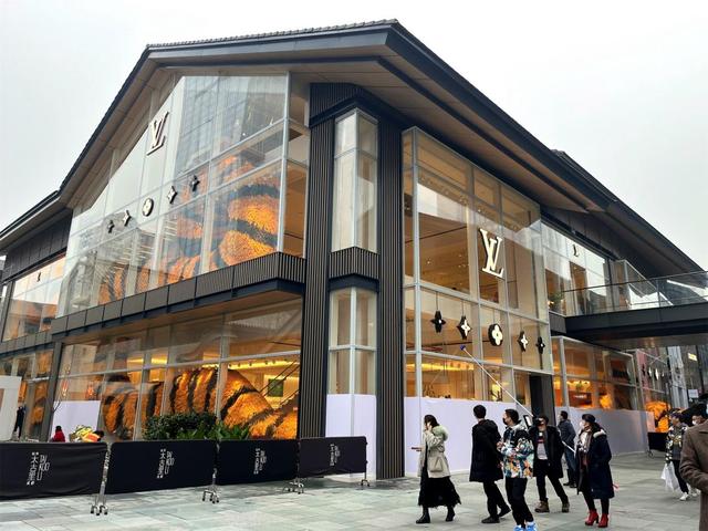 最新成都商业市场报告，掉队的成都反弹力UP2022城市商业力排行榜