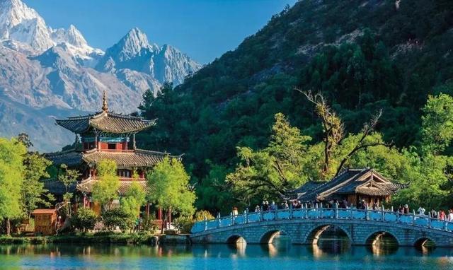 夏天去哪里旅游，夏天适合去哪里旅游避暑的地方（这些消暑纳凉地请收藏好）