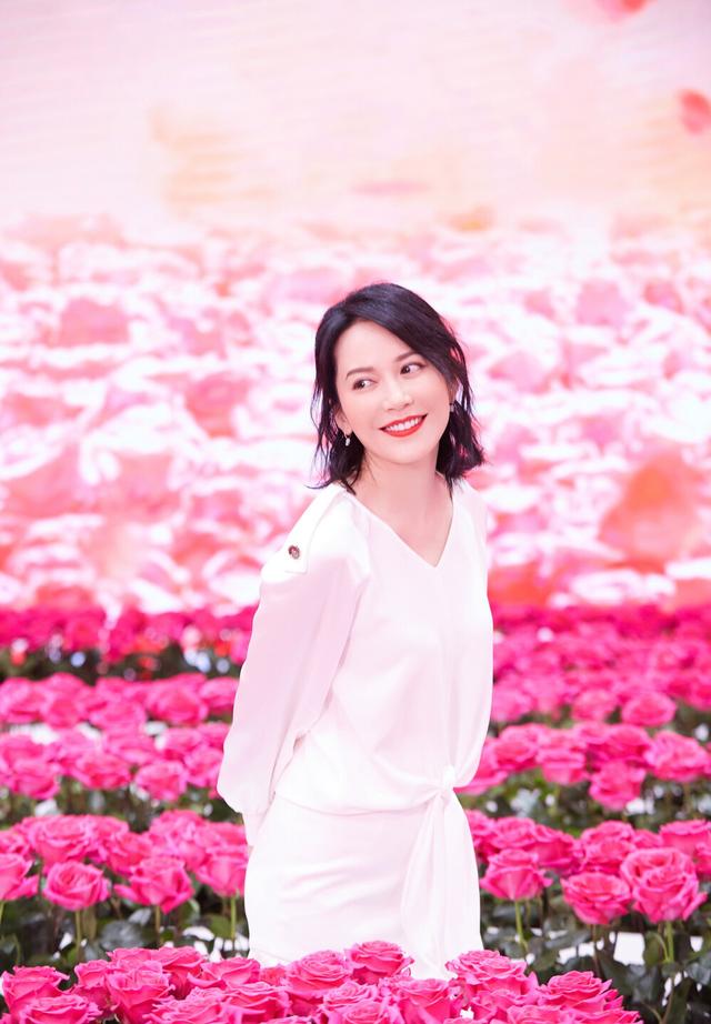 40岁美得让人移不开眼的女明星，这9位40+的“长腿”女星