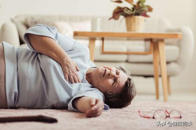 人工呼吸是吹气还是吸气，做人工呼吸是吸气还是吹气