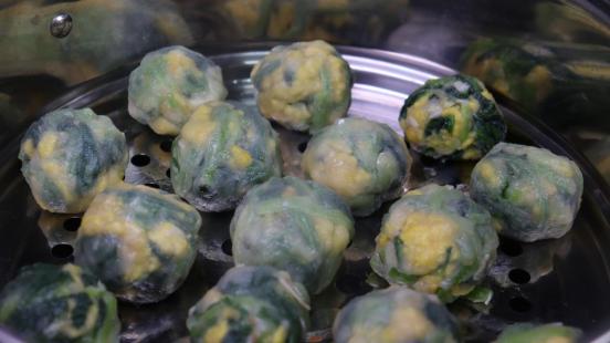 如何在家自制小白菜包子，遇到小白菜别手软