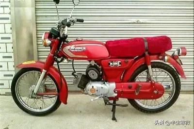 厦门轻骑摩托车，轻骑摩托车种类介绍（轻骑牌15型摩托车送电报的摩托车）