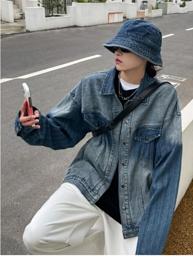 34岁杨幂近照显疲态，次次艳压00后小花